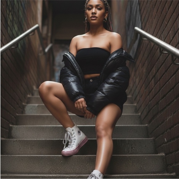 Converse x Miley Cyrus Chuck
Taylor All Star Hi Glitter Woman size 8.5, man 6.5 - Picture 5 of 5